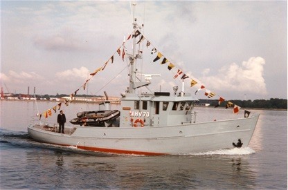 MHV 70 SATURN med flag over top. Med nyt styrehus fra 1985