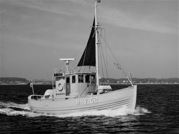 Y 367/DMH/MHV 52. Udlånt til MHV 1952, overfået til DMH 1954 som ejendom. I 1961 ændret til MHV 52. Solgt på auktion på Holmen 1974. 15 BRT, en Deutz Diesel. 75 HK. 7 knob. Har bl.a sejlet ved HVF 319, Isefjord.Mayo